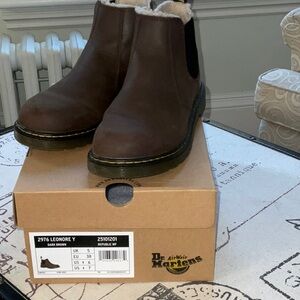 Size 7 in women’s, EU 38 2976 Leonore youth brown faux fur lined Chelsea boot.